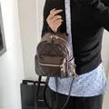 Mini zaino in pelle trapuntata marrone scuro con cerniere dorate e spalline - Marrone