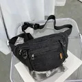 Modische schwarze Denim-Brusttasche mit verstellbaren Trägern und mehreren Reißverschlüssen - Schwarz