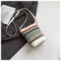 Bolso bandolera de moda en cuero blanco con rayas multicolores tejidas para el verano - Blanco Roto