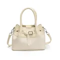 Bolso saco de cuero beige con textura tejida, asa de mano y correa de hombro - Blanco