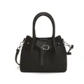 Bolso cubo negro con textura trenzada, hebilla plateada y correa de hombro ajustable - Negro