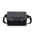 Wasserdichte Kuriertasche aus schwarzem PU-Leder mit weißen Nähten und Schnallendetail - Schwarz