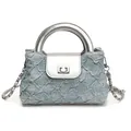 Borsa a secchiello in denim blu con trapuntatura e manico in metallo argento con catena - Argento