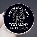 Στρογγυλή καρφίτσα σμάλτου My Brain Has Too Many Tabs Open με γραφικό εγκεφάλου και μέταλλο - Ο εγκέφαλός μου έχει πάρα πολλές καρτέλες ανοιχτές