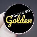 Épinglette émaillée dorée avec texte You Are So Golden sur un badge noir rond - You're So Golden (You're So Golden)