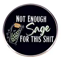 Pin redondo de esmalte con diseño de salvia y frase divertida en borde de oro rosa - Frasco de botica de salvia sobre fondo negro (Estilo 4)