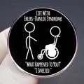 Rundes schwarzes Anstecknadel-Abzeichen mit Ehlers-Danlos-Syndrom Zitat und Strichmännchen - Ich habe nur geniest