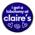Spilla rotonda in metallo blu con scritta 'I got a lobotomy at Claire's' e icona cervello - Lobotomia