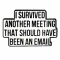 Spilla smaltata divertente con scritta I Survived Another Meeting That Should Have Been An Email - Stile I Survived Another Meeting (电子邮件的会议)
