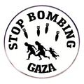 Spilla Stop Bombing Gaza con sagome nere e testo su sfondo bianco e pulito - Motivo Stop Bombing Gaza