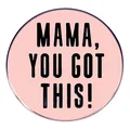 Rosa runde Emaille-Anstecknadel Mama You Got This als Geschenk zum Muttertag - Mama You Got This