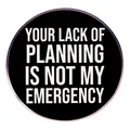 Your Lack of Planning Is Not My Emergency Emaille-Anstecker in Schwarz und Weiß - Your Lack Of Planning Zitat Stil