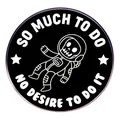 Skelett-Astronauten-Emaille-Pin mit Textspruch für Taschen und Jacken, Modeaccessoire aus Metall - Skelett Astronaut (So Much To Do)