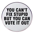 Lustige Anstecknadel mit Spruch You Can't Fix Stupid But You Can Vote It Out - Runder Slogan-Stil (You Can't Fix Stupid)