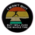 Retro-Sonnenuntergang Brosche mit Silhouette und I Won't Quit Humor Spruch - Humorvoller Slogan Stil (I Won't Quit)
