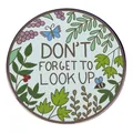 Spilla in smalto con testo 'Don't Forget To Look Up' e motivi botanici naturali - Non Dimenticare Di Guardare In Alto.