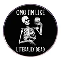Broche divertido de esqueleto con lema 'Literally Dead' y copa en insignia redonda - Estilo Esqueleto Con Copa