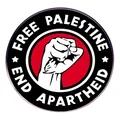 Free Palestine badge met gebalde vuist en end apartheid slogan op ronde metalen speld - Free Palestine