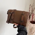Minimalistische bruine retro schoudertas met dubbele zwarte metalen gespen van PU - Koffie
