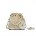 Beigefarbene Stroh-Beuteltasche mit Perlengriff und Gänseblümchen-Detail für Sommer - Perlengriff / Beige Gänseblümchen