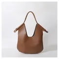 Borsa a spalla hobo minimalista marrone caramello con nodi e apertura a forma di V - Marrone