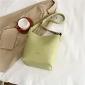Bolso cubo verde aguacate con textura litchi y correa de hombro ajustable para mujer - Verde