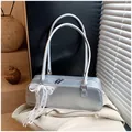 Sac baguette argenté métallisé avec nœud en dentelle blanche et doubles bretelles - Argent