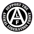 Spilla tonda Animal Liberation Front in metallo con logo tipografico ALF bianco e nero - Stile Bianco e Nero
