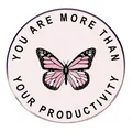 Pin de mariposa rosa con cita motivadora 'You are more than your productivity' de metal - Estilo Inspirador Mariposa Rosa (你的生产力)