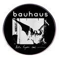 Pin's punk du groupe Bauhaus avec le logo Bela Lugosi's Dead en noir et blanc - Groupe Bauhaus