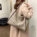 Bolso tote vintage a cuadros con correas de cuero marrón y gran capacidad para mujer - Bolso Tote de Gran Capacidad / Caqui