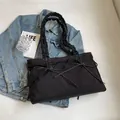 Minimalistische zwarte shopper met scrunchie-bandjes en strikdetails voor dames - Zwart