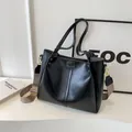 Minimalistische schwarze PU-Leder-Einkaufstasche mit breitem Ethno-Schultergurt - Schwarz