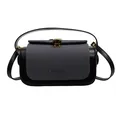 Detalle del bolso bicolor con tela de sarga gris y cierre de hebilla de metal dorado - Negro