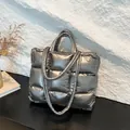 Borsa tote trapuntata argento metallizzato con doppi manici e tracolle imbottite - Canna di fucile