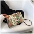Sac à main vintage à motif serpent marron et vert avec poignée en perles et cadre doré - Vert