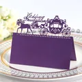 Carte de table de mariage violette découpée au laser avec carrosse sur assiette blanche - Violet foncé