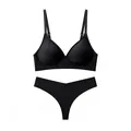 Dettaglio del set intimo nero senza cuciture con spalline regolabili e perizoma a V - S / Nero