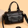 Retro schwarze Boston-Tasche aus Leder mit mehreren Taschen und verstellbarem Schultergurt - Schwarz