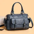 Retro graublaue Kunstledertasche mit großem Fassungsvermögen und Nietendetails - Seeblau