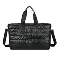 Grande borsa tote trapuntata nera lucida con tracolla regolabile e manici superiori - Nero