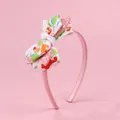 Dettaglio cerchietto rosa con paillettes, grande fiocco con dinosauri e tessuto glitter - Cerchietto Fiocco Fresco Rosa / Rosa