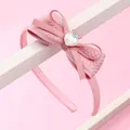 Détail du serre-tête avec nœud en tweed rose, cœur en résine et couronne dorée scintillante - Serre-tête Nœud Rose