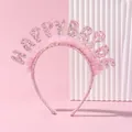 Dettaglio del cerchietto rosa glitter HAPPY BRIDE con bordo in rete e motivi a diamante - Rosa Luccicante (ai-Luce Notturna)