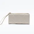 Lange gesteppte Geldbörse in Beige mit Reißverschluss und passender Handgelenkschlaufe - Weiß