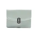 Cartera corta verde claro minimalista con hebilla de metal y costuras en color blanco - Verde