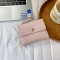 Portafoglio rosa da donna con fibbia a rosa dorata e cinturino da polso coordinato - Rosa