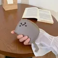 Niedliches Katzen-Kartenetui aus grauem Litschi-Leder mit verspieltem Schwanz-Zipper - Elefantengrau