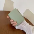 Piccolo portafoglio donna verde chiaro in pelle martellata con cerniera argento - Verde