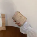 Portacarte da donna intrecciato in pelle beige con cerniera dorata e bottone - Albicocca